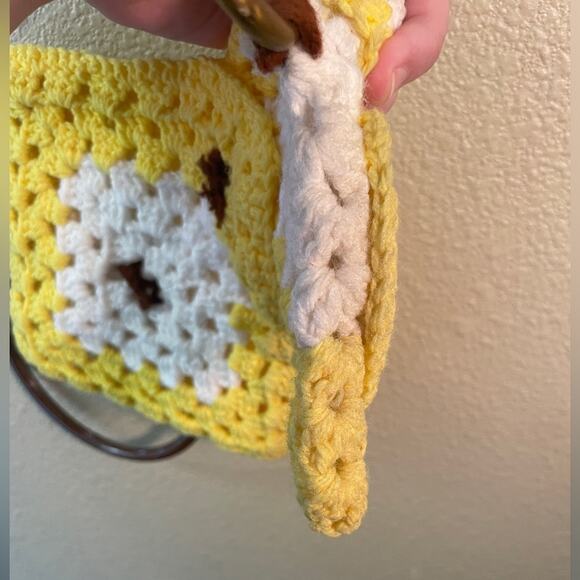Vintage Crochet Owl Ring Towel Holder, Granny Square Retro Decor - Picture 4 of 6